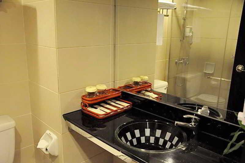 The Victoria Hotel Macao Esterno foto