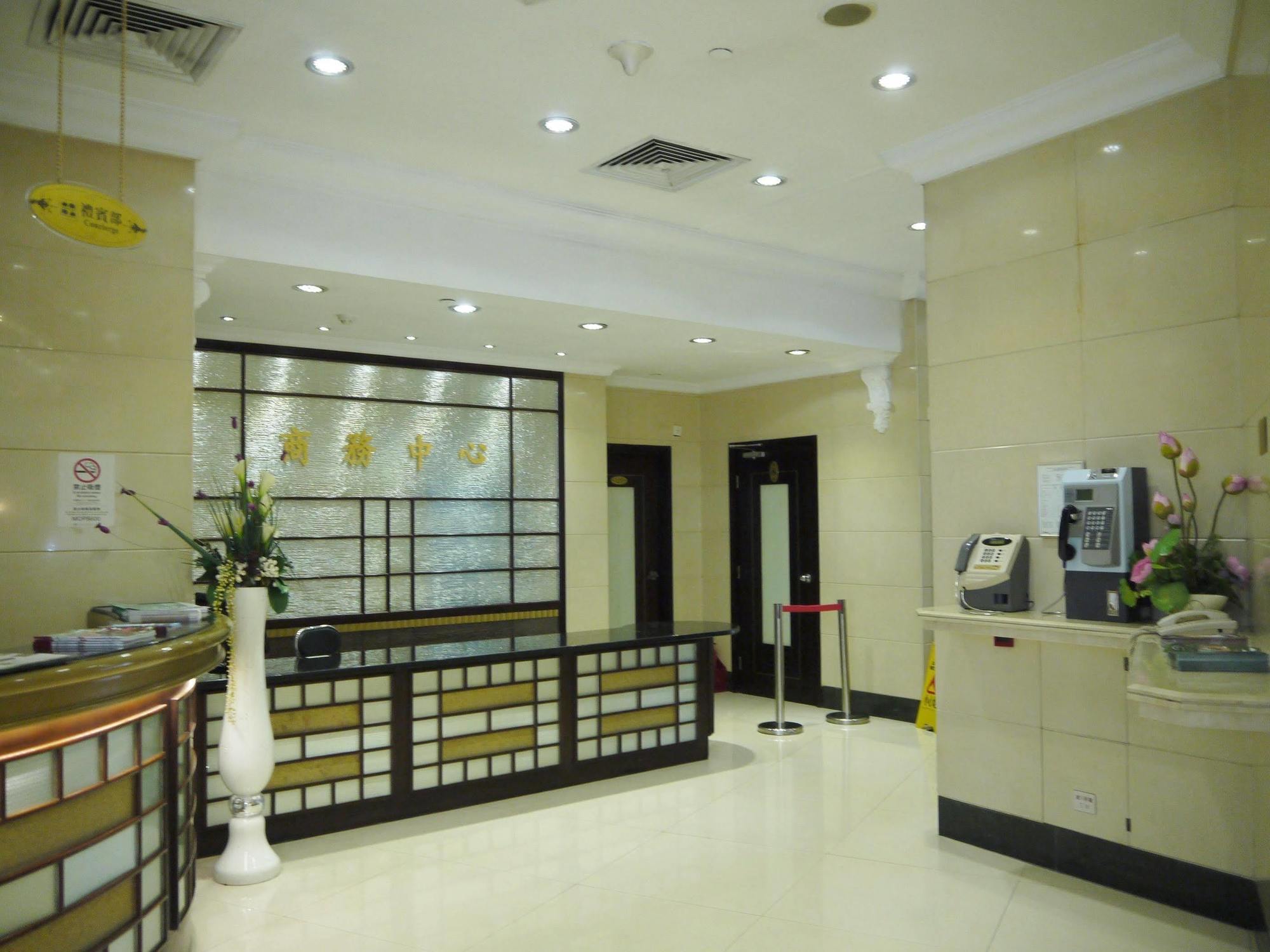 The Victoria Hotel Macao Esterno foto